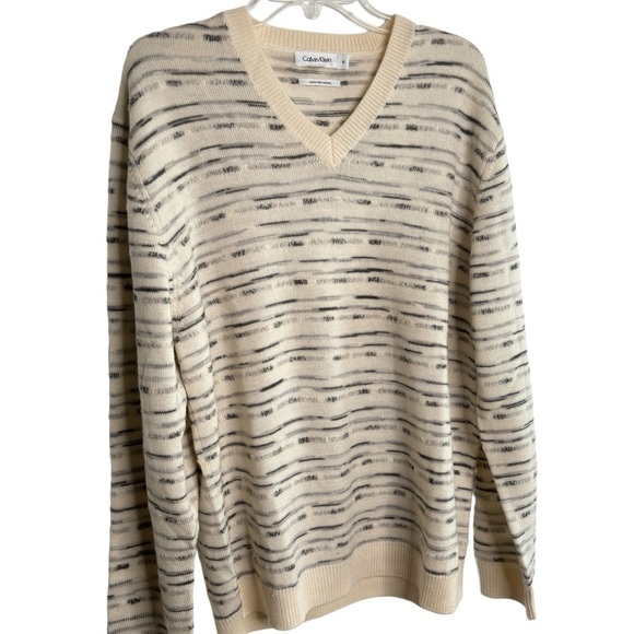 Calvin Klein V-Neck Sweater X-Large Extra Fine Merino Wool Abstract 3D Pullover - Picture 5 of 10